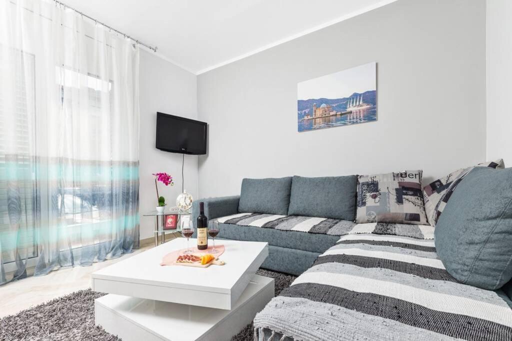 Apartment Milos Kotor Luaran gambar